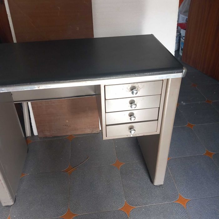 SECRETÁRIA Antiga com tampo em pele