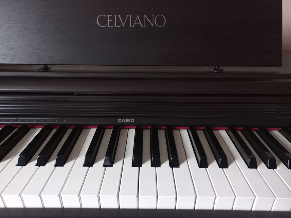 Sprzedam pianino cyfrowe Casio Celviano w super stanie.