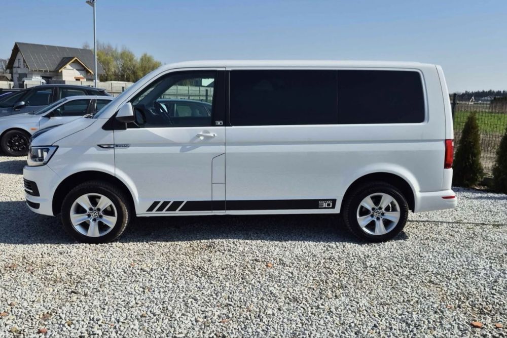 Wynajem busa VW Caravelle T6 wypożyczalnia najem 9-osobowy transfer