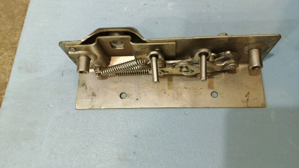 Замок задних дверей Sprinter 903