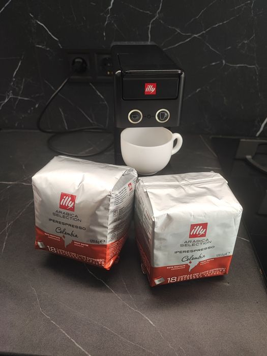 Кавомашина кавоварка Illy Y3.3 капсули 36 штук в подарунок
