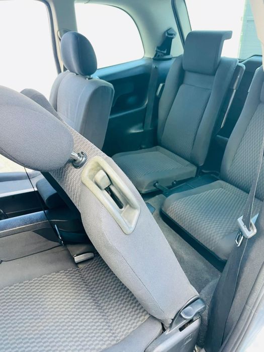 Opel Zafira 2.0dti Life , 7 lugares
DVD cent