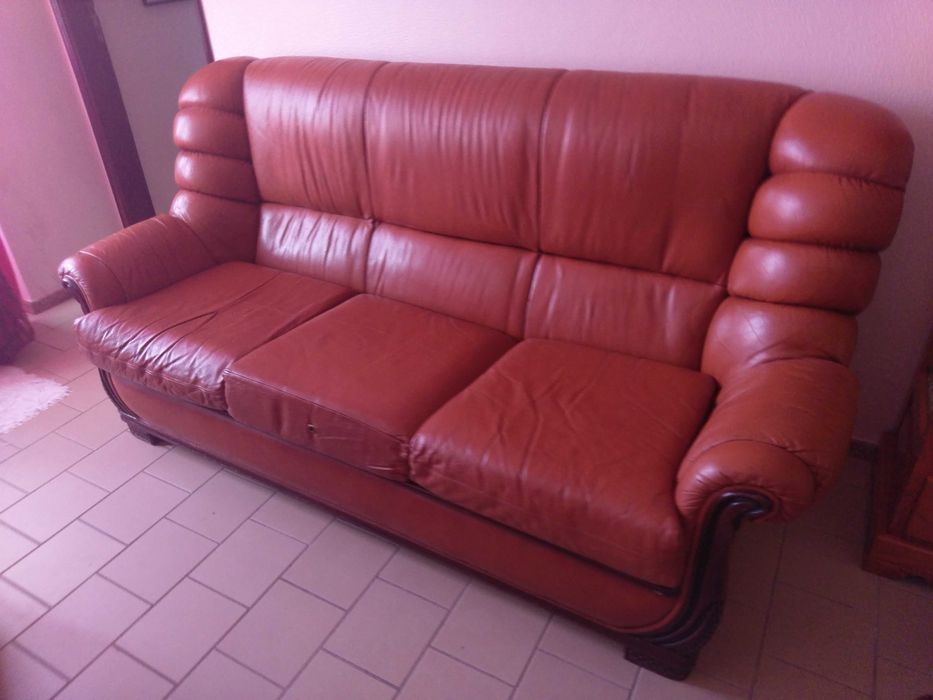 Sofá grande em peles excelente estado.