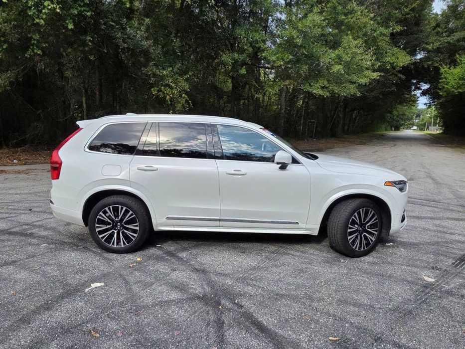 Volvo XC90 T8      2022