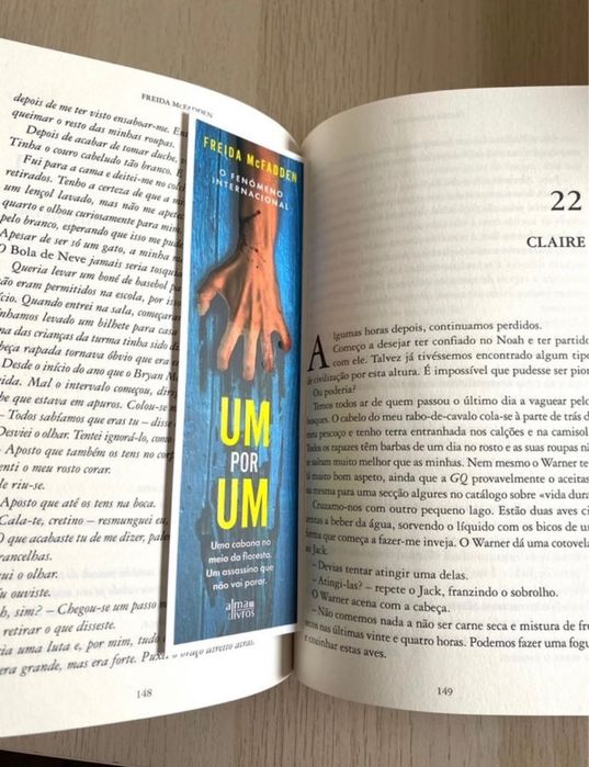 Livro “Um por Um” de Freida Mcfadden