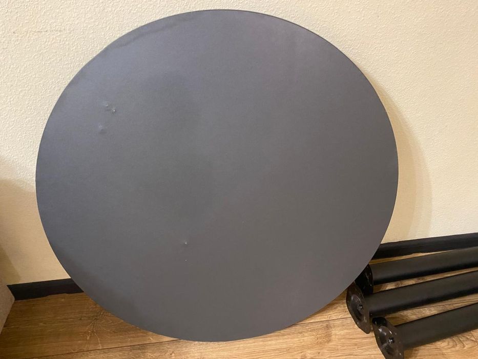 Продам стол,кухня,сад.