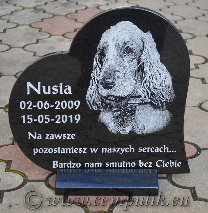 Małe pochylone serce z napisem i wizerunkiem