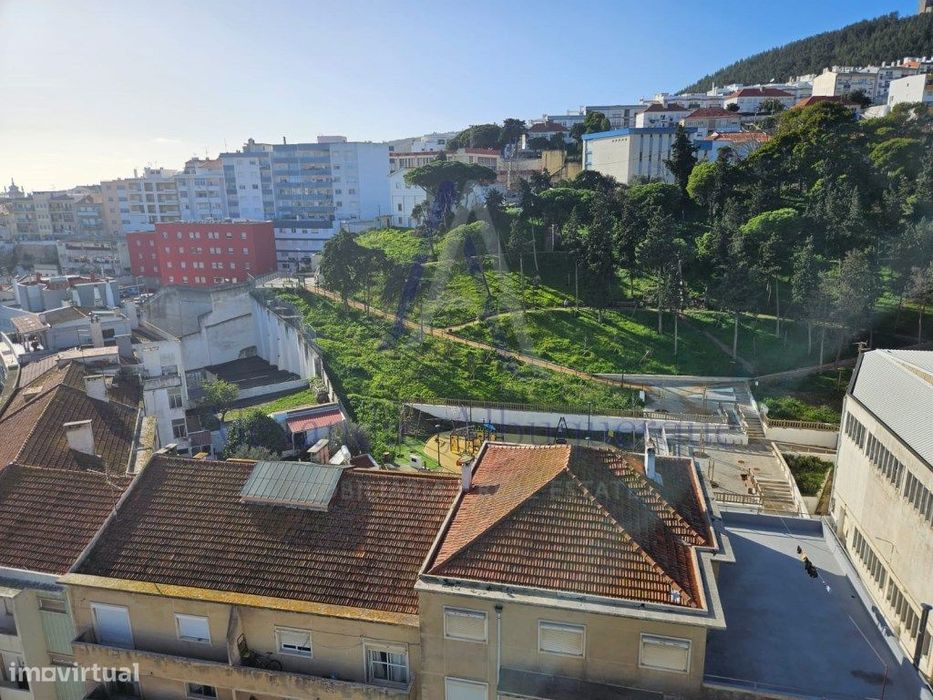 Apartamento T1 com Vista Mar e Terraço na Vila de Sesimbra!