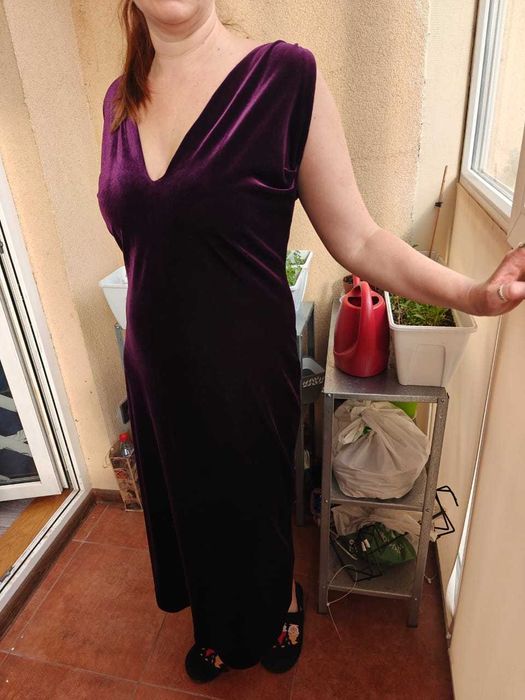 Вечірня сукня із  оксамиту кольору бордо розмір 52