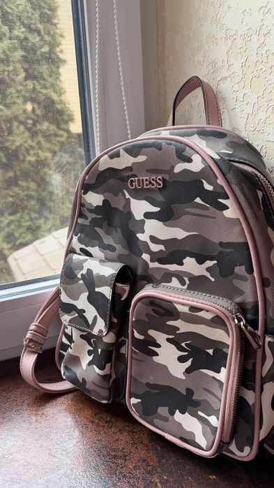 Неймовірний рюкзак guess