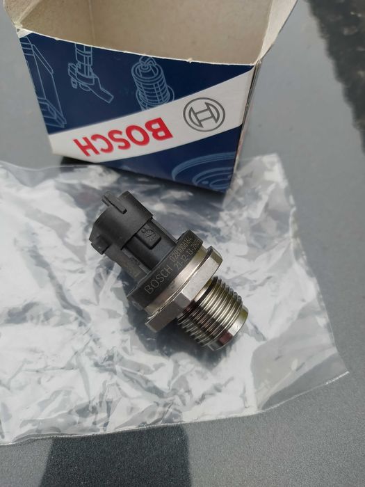 Продам датчик давления топлива рампы BOSCH (0281006164)