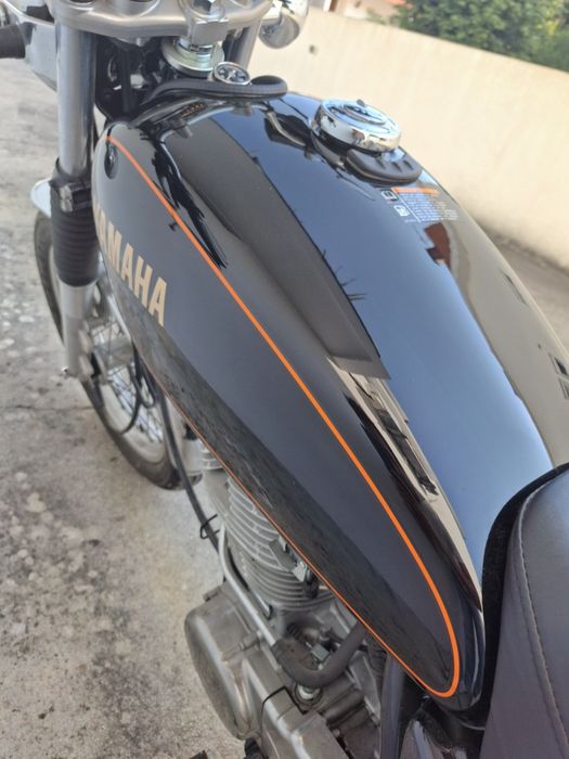 YAMAHA SR400 c/ 4125 km como NOVA