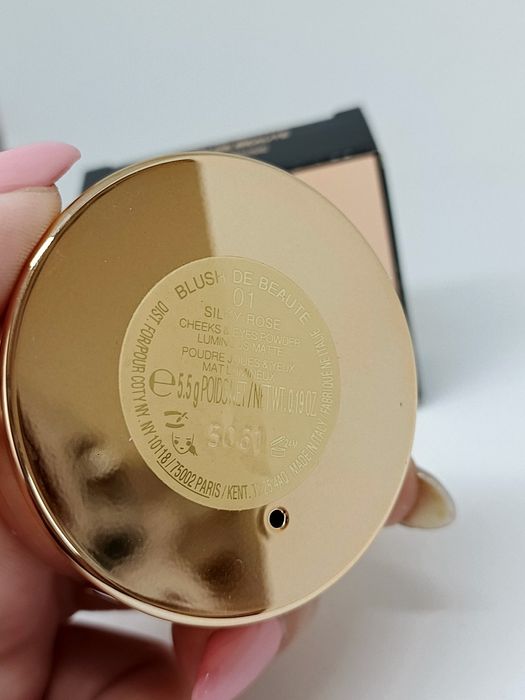 Gucci Blush De Beauté 01 Silky Rose – róż o matowym wykończeniu