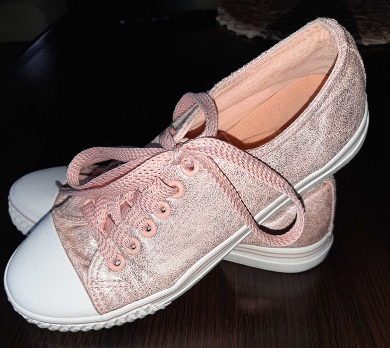 Trampki, sandały rozm. 37 całość 20 zł