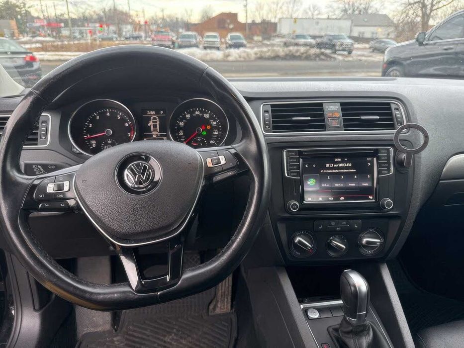 Volkswagen Jetta Sport      2016