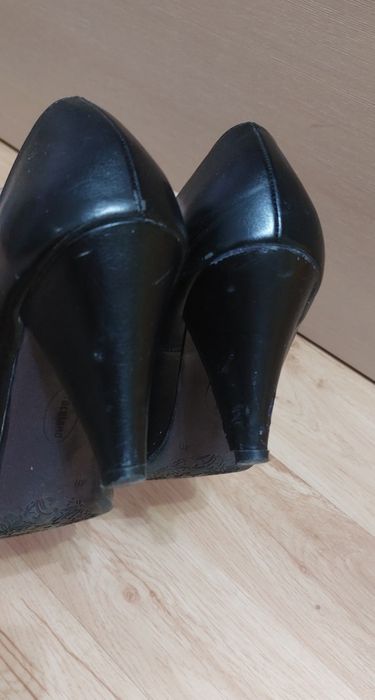 Buty na obcasie r 40