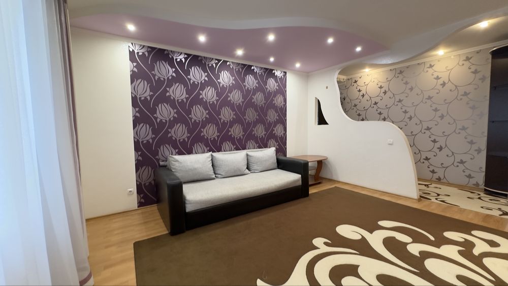 Продаж 3к . Виставка.  ( рауш) . 86000у.о