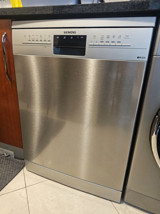 Máquina lavar loiça. Nova. Usado so 4-5 vezes. T: 84×60.