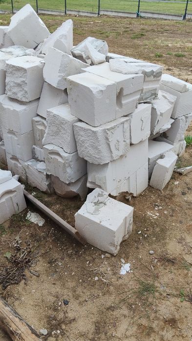 Pustaki uszkodzone beton komórkowy solbet