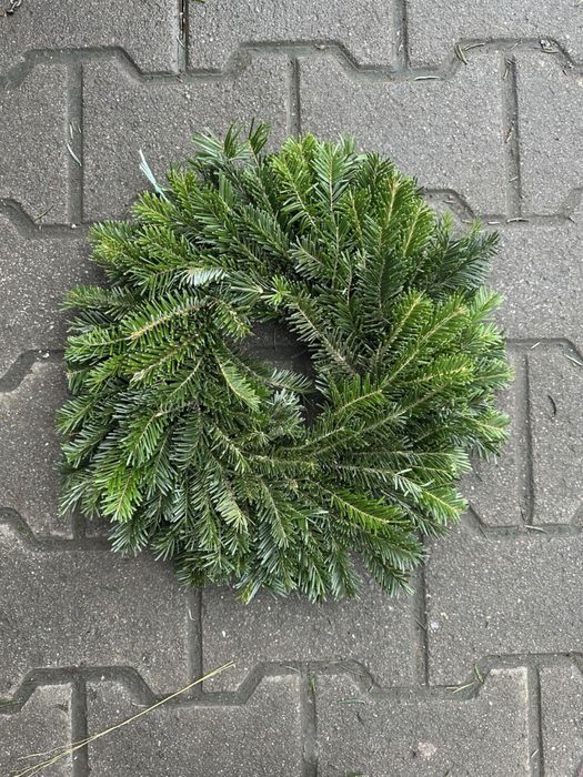 Ялинки, вінки та вмроби з хвої
