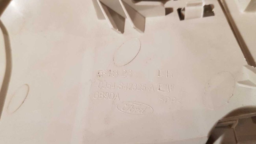 Пластик обшивка ляды крышки багажника Ford Eskape Kuga идеал состояние