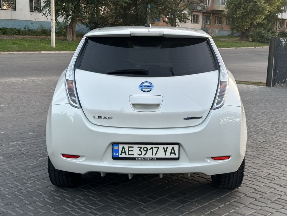 Машина авто в аренду Каменское такси Ниссан Nissan Leaf 24