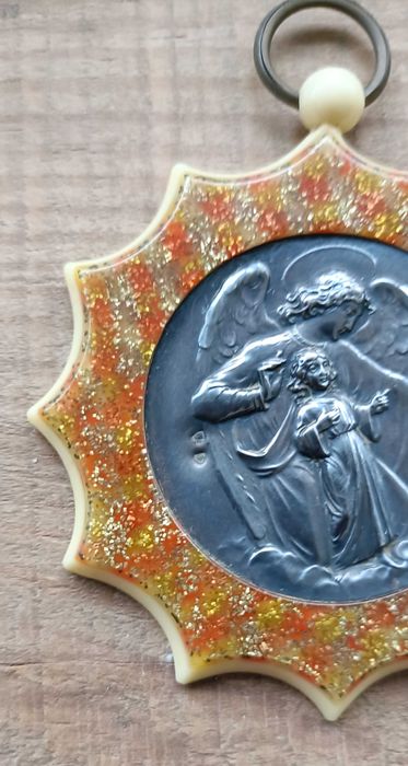 Antigo medalhão pendente de berço prata baquelite Anjo da Guarda
