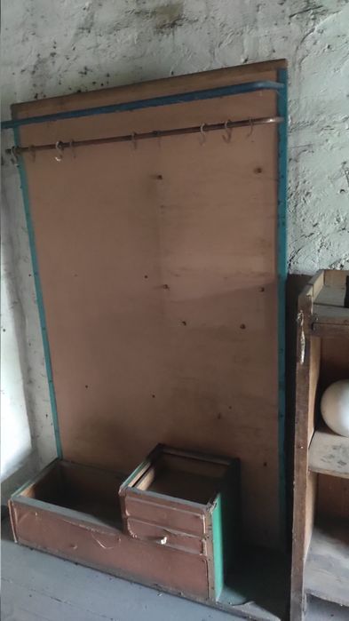 Stara garderoba do oddania.