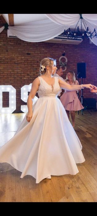 Suknia ślubna Simple Wedding Dress