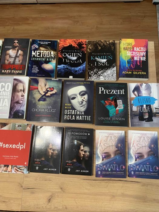 Zestaw mang i książek