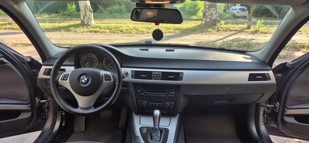 BMW E90 2.0 automatic
