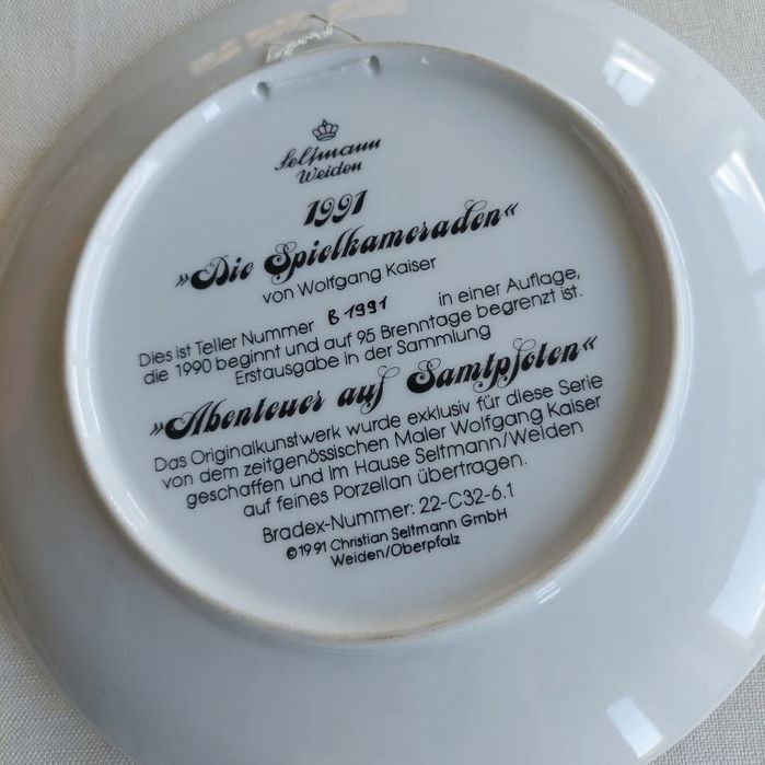Seltmann Weiden, kolekcjonerski talerz zdobiony kotkami. Prezentuje si