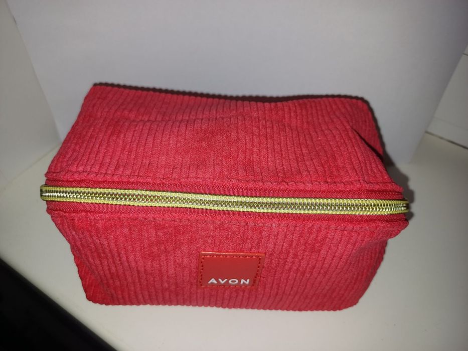 Косметичка жіноча Avon