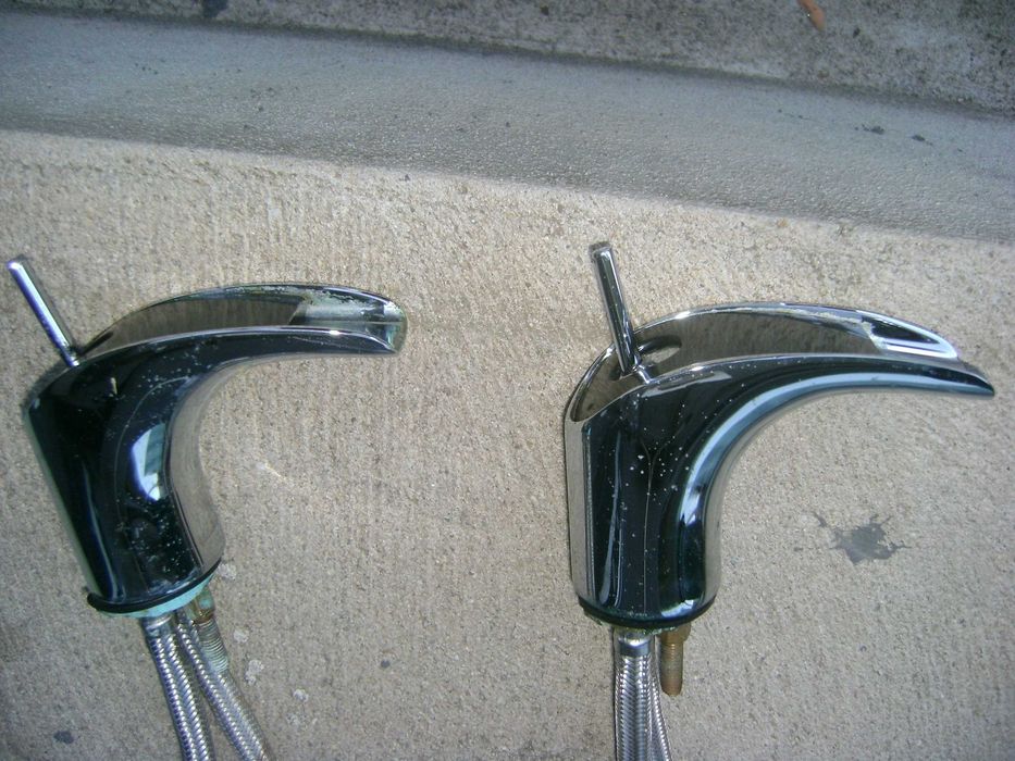 2 torneiras marca VALADARES