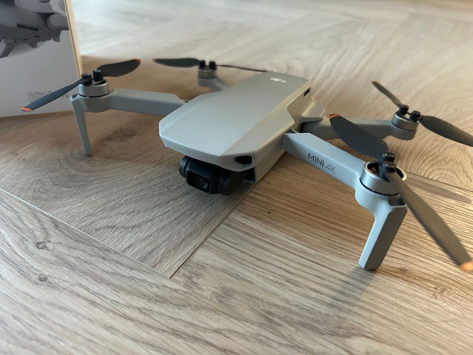 Dron DJI mini 4k kompletny zestaw w stanie jak nowy