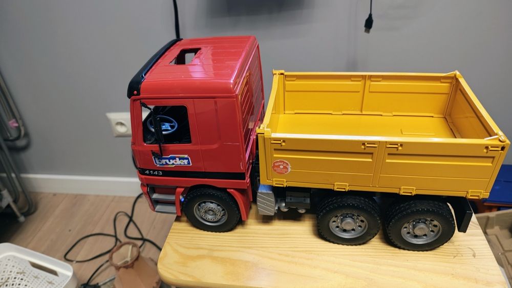 Bruder mercedes skrzynka