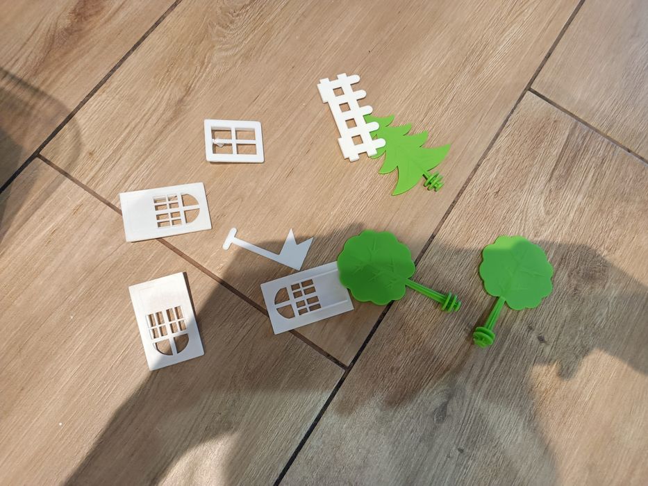 Klocki plastikowe z pojemnikiem