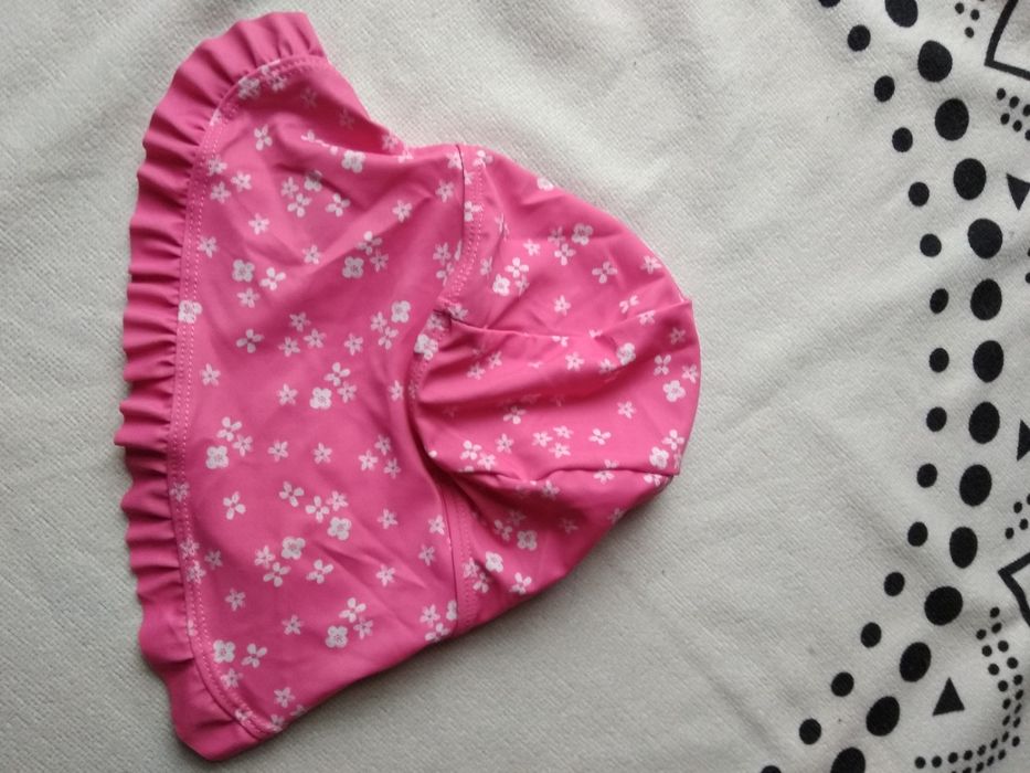 Czapka dziewczęca kwiaty z ochroną karku lato basen woda 80-86 George