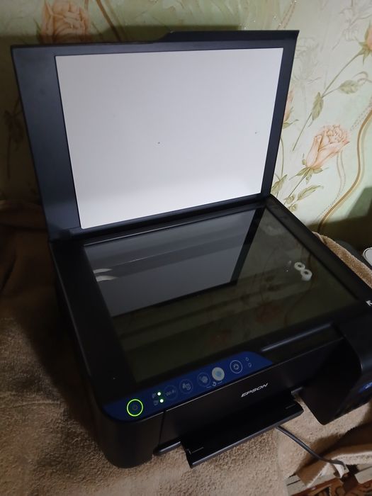 Продам кольоровий принтер епсон 3151