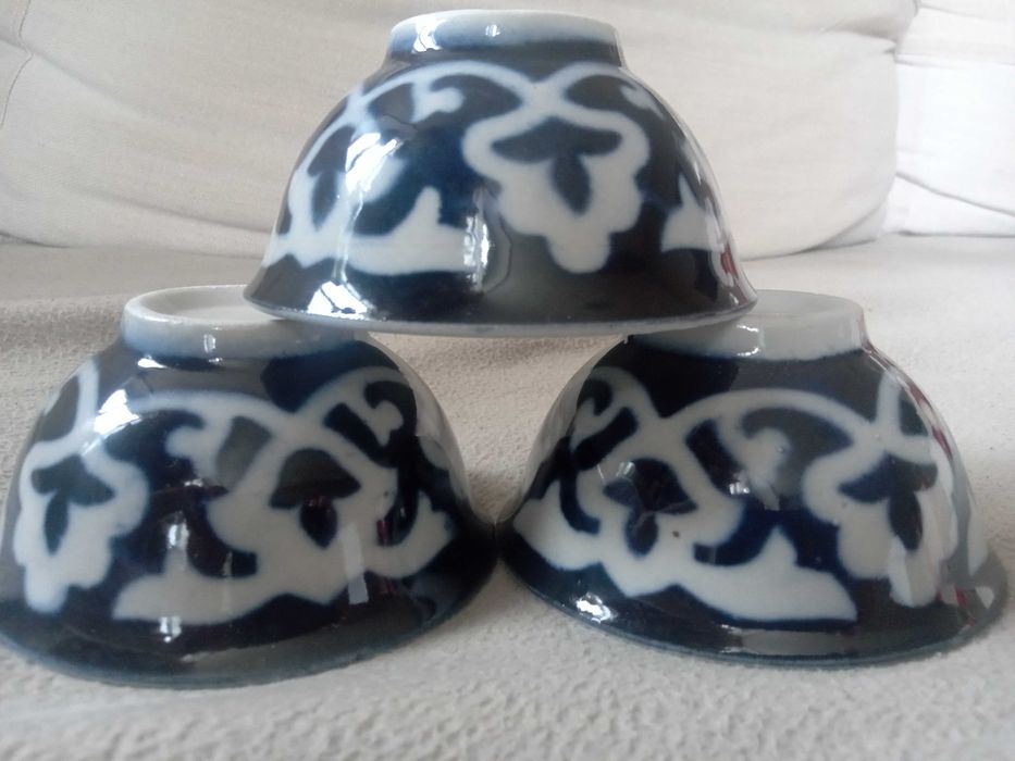 Uzbekistan. Miseczki ceramiczne z pięknym wzorem