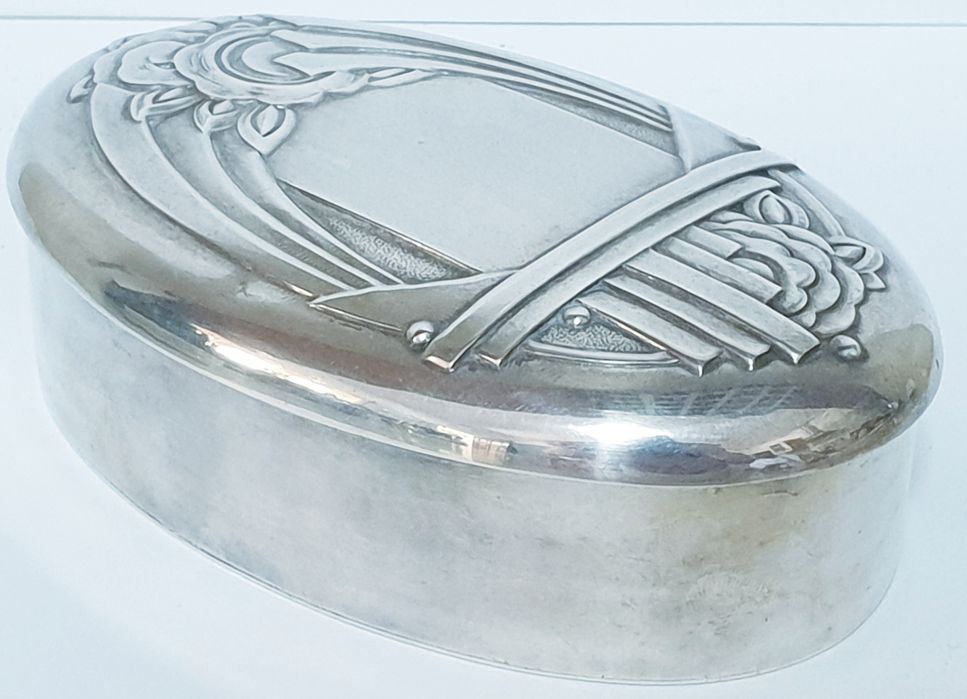 Fantástica antiga caixa Arte Deco com banho em prata