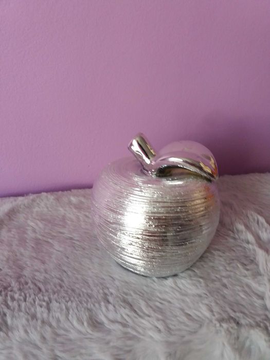 ceramiczne jabłko prążkowane dekoracja