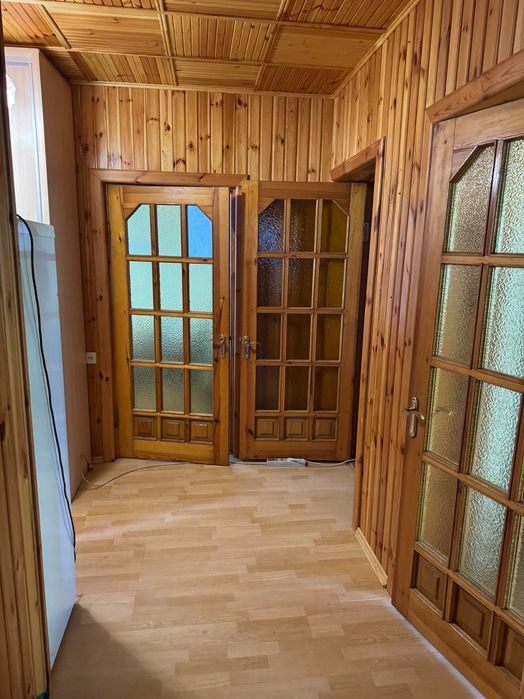 Продам 3-х кімнатну квартиру з технікою та меблями + гараж