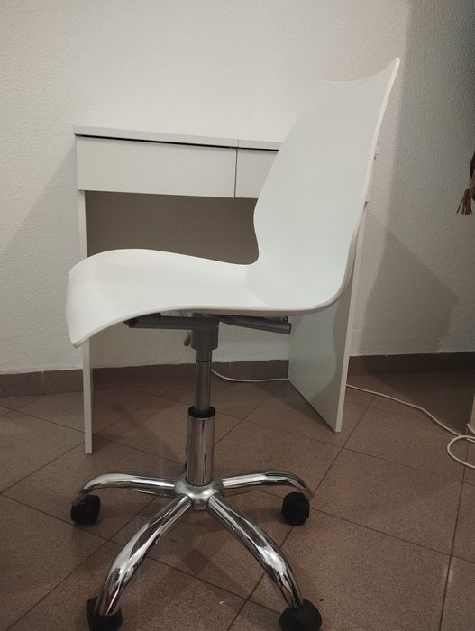 Mesa com cadeira