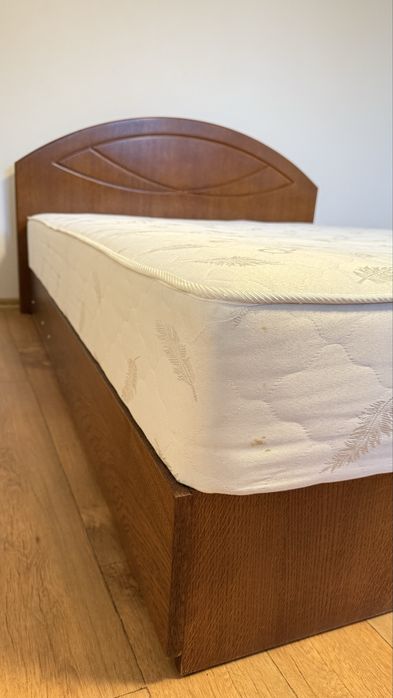 Ліжко з матрасом