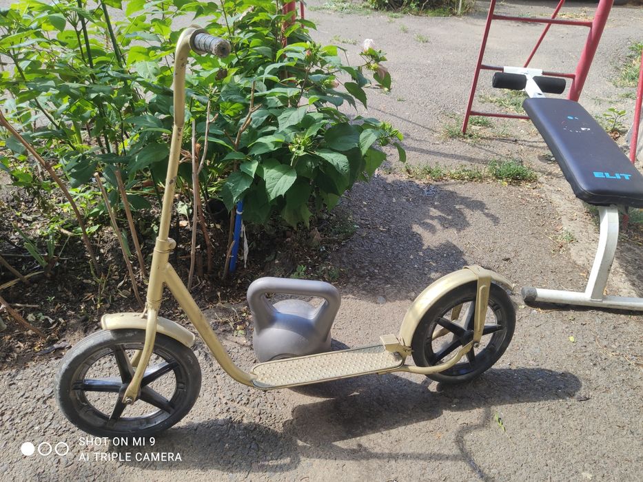 Продам детский самокат Б/У