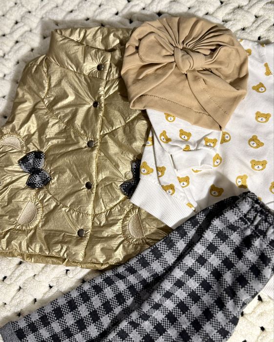 Лот речей на дівчинку