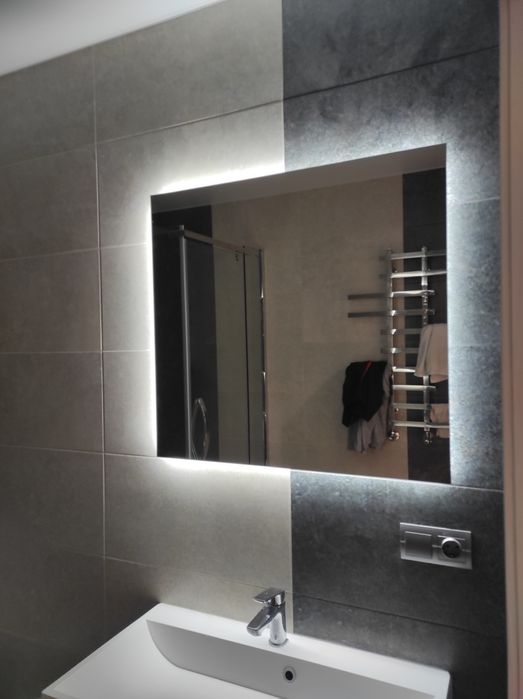 Дзеркало з ледь підсвіткою в ванну або спальну кімнату