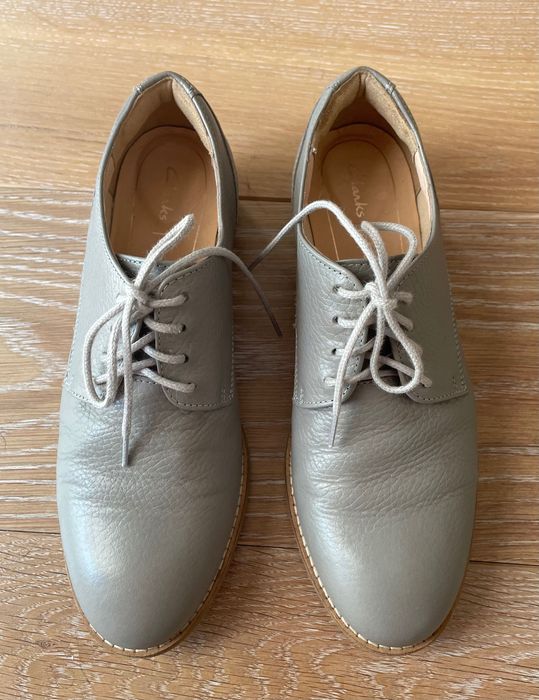 Szare półbuty Clarks