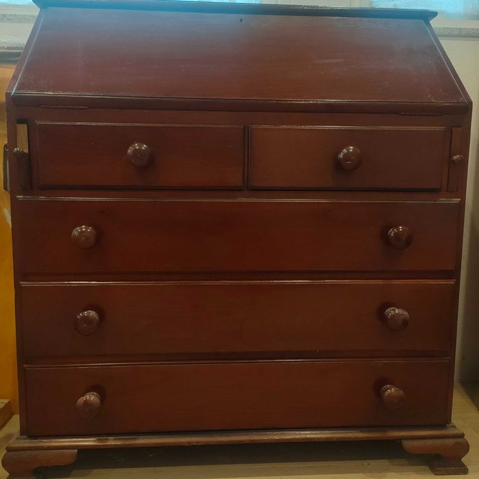 secretaria e comoda para zona de estudo confortavel